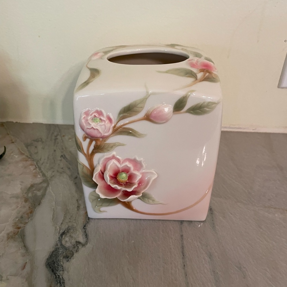 FRANZ Collection Magnolia Tissue Box #FZ00622